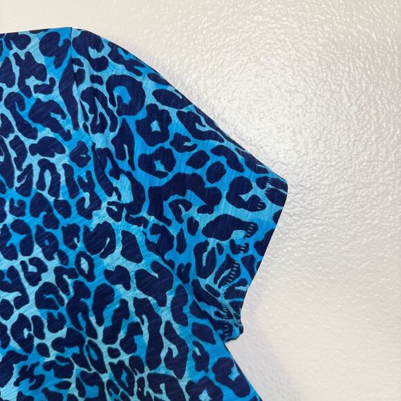 Lilly Pulitzer Etta V Neck Shirt Womens Medium Blue My Favorite Spot Leopard - Picture 5 of 11